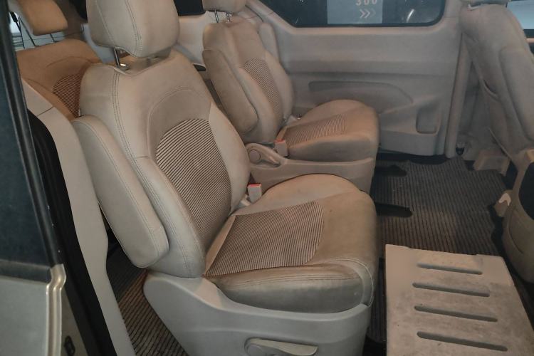 Used SAIC MAXUS G10 2016 2.0T Automatic Elite Edition Interior 4