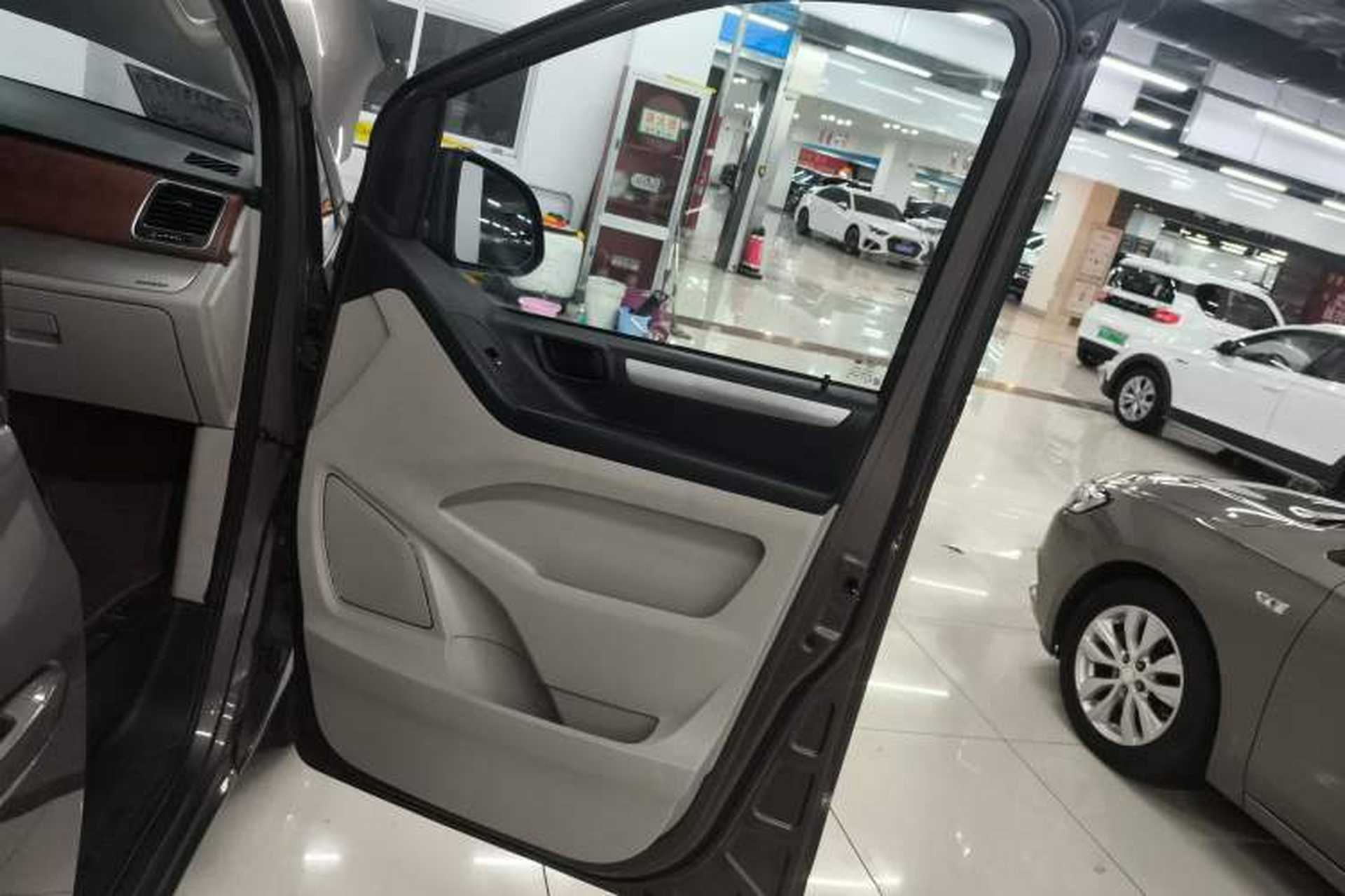 Used SAIC MAXUS G10 2016 2.4L Manual Elite Edition Interior 5