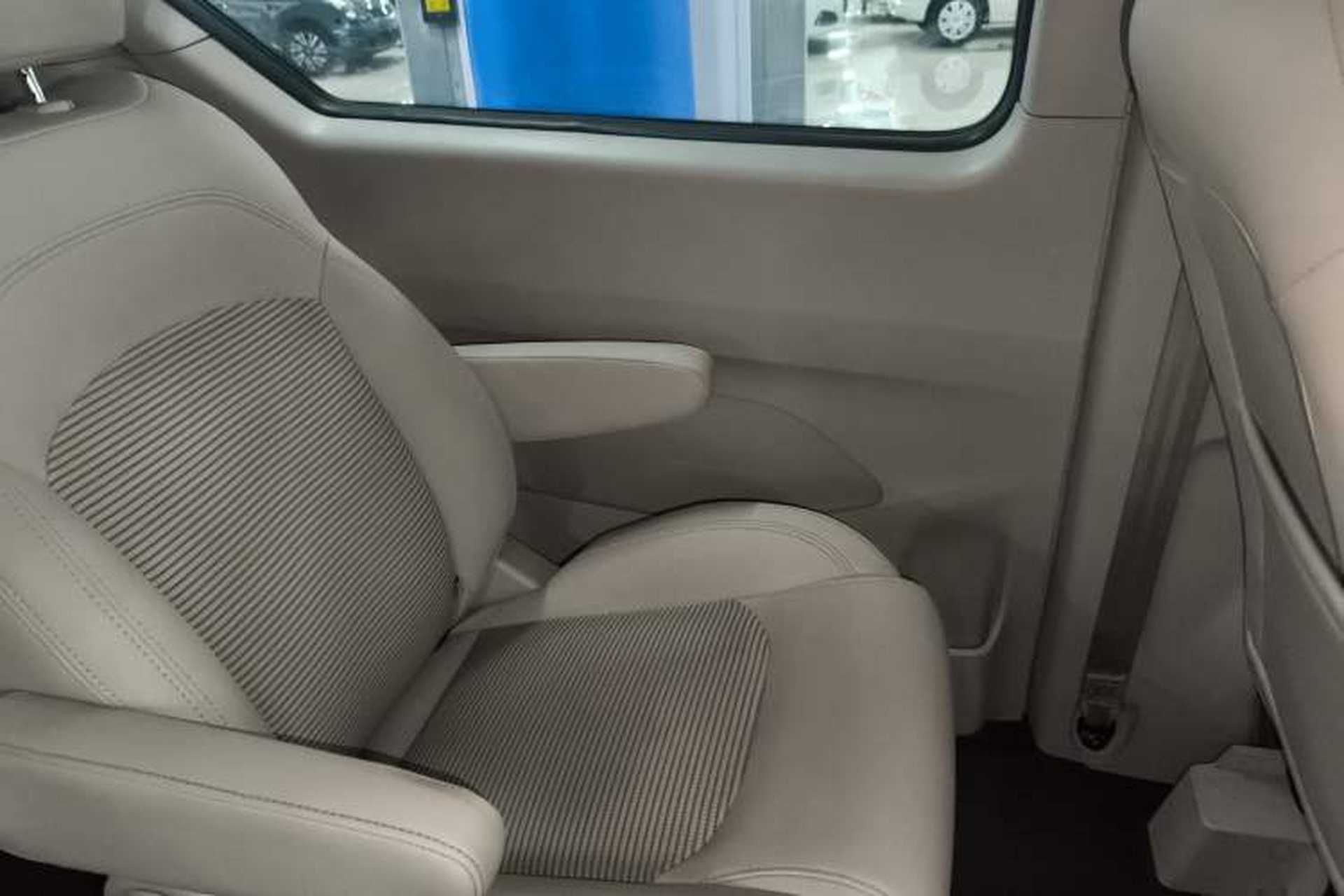 Used SAIC MAXUS G10 2016 2.4L Manual Elite Edition Interior 8