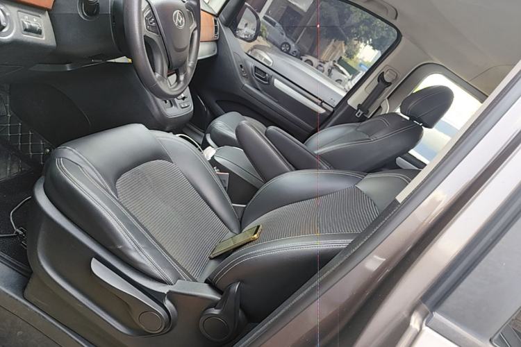 Used SAIC MAXUS G10 2016 2.0T Automatic Elite Edition Left Front Seat