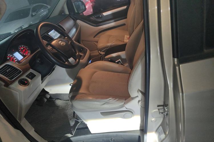 Used SAIC MAXUS G10 2016 2.0T Automatic Elite Edition Left Front Seat