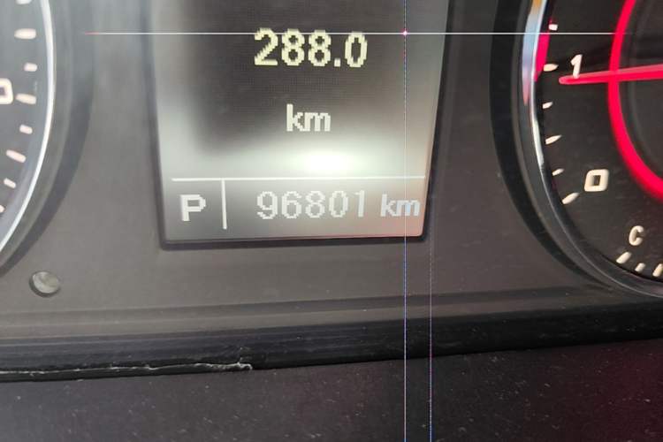 Used SAIC MAXUS G10 2016 2.0T Automatic Elite Edition Odometer Close Up