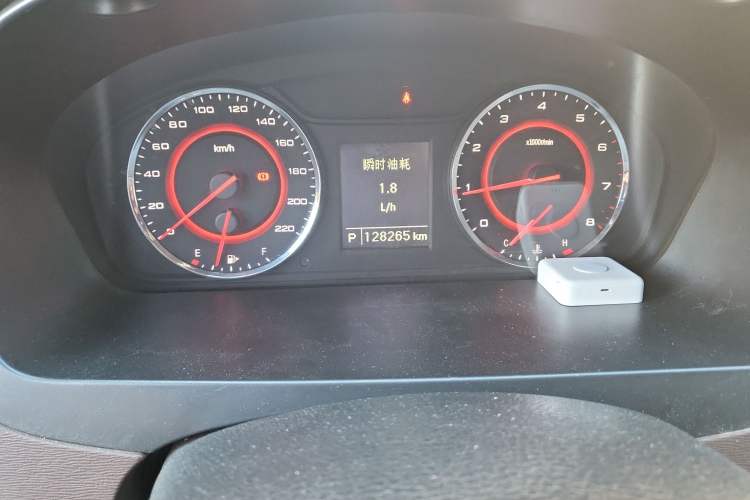 Used SAIC MAXUS G10 2016 2.0T Automatic Luxury Executive Edition Odometer Close Up