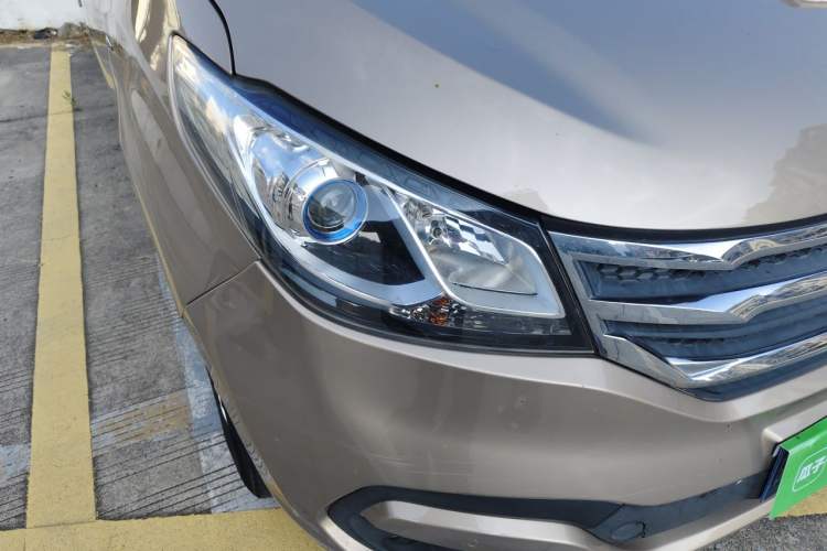 Used SAIC MAXUS G10 2016 2.0T Automatic Elite Edition Right Front Headlight