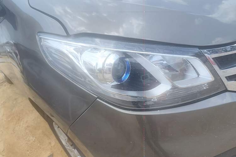 Used SAIC MAXUS G10 2016 2.0T Automatic Elite Edition Right Front Headlight