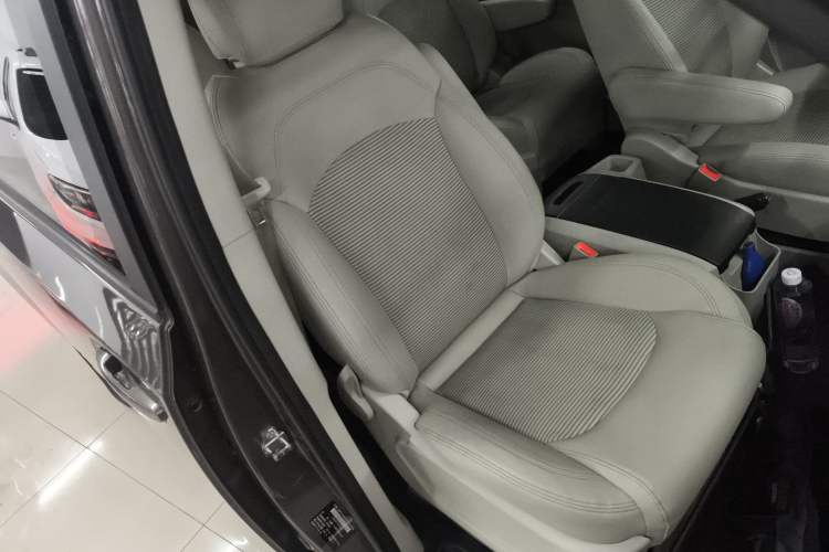 Used SAIC MAXUS G10 2016 2.4L Manual Elite Edition Right Front Seat