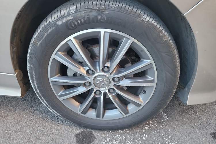 Used SAIC MAXUS G10 2016 2.0T Automatic Luxury Executive Edition Right Front Wheel Hub