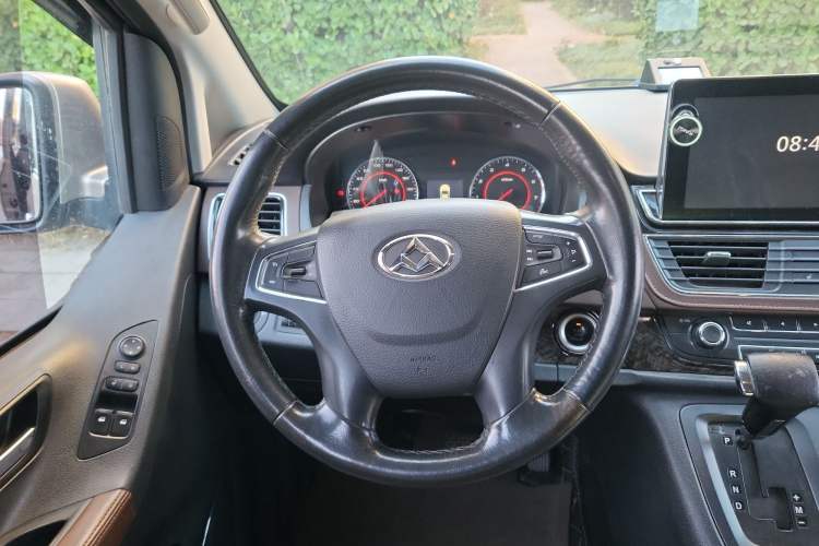 Used SAIC MAXUS G10 2016 2.0T Automatic Luxury Executive Edition Steering Wheel