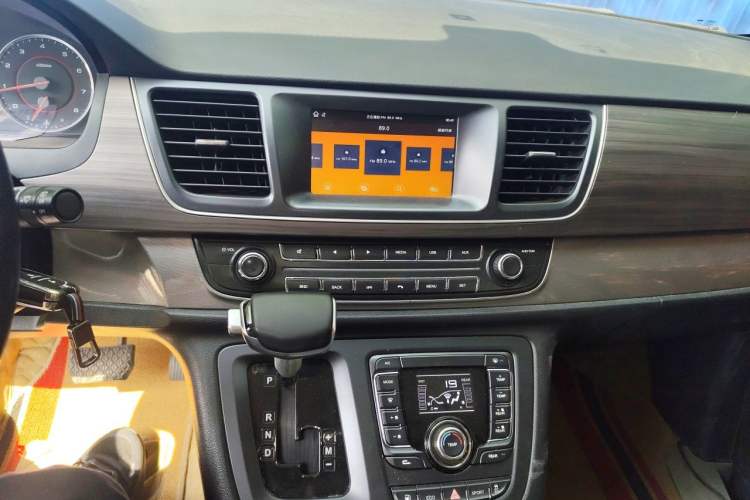 Used SAIC MAXUS G10 2018 PLUS 2.0T Automatic Elite Edition Audio And AC Panel