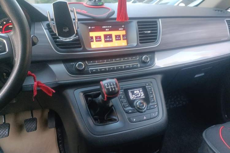 Used SAIC MAXUS G10 2018 PLUS 2.0T Manual Elite Edition Audio And AC Panel