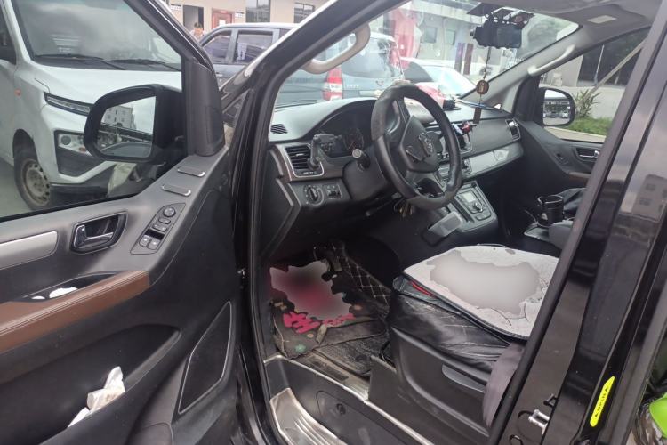 Used SAIC MAXUS G10 2018 PLUS 1.9T Automatic Elite Edition Diesel Driver Seat