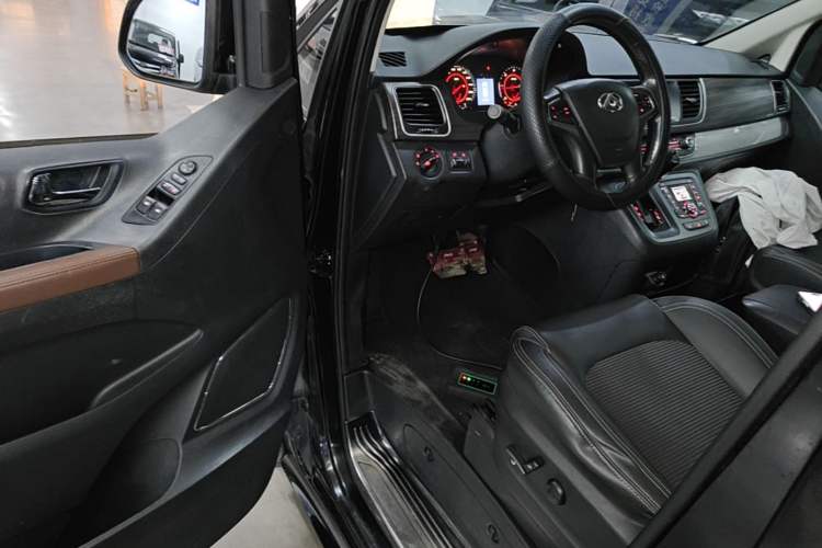Used SAIC MAXUS G10 2018 PLUS 1.9T Automatic Luxury Edition Diesel Driver Seat