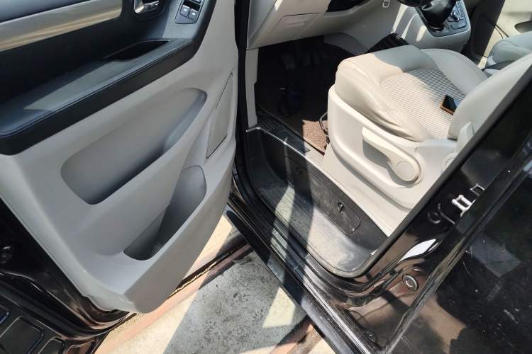 Used SAIC MAXUS G10 2018 PLUS 2.4L Manual Elite Edition Driver Seat