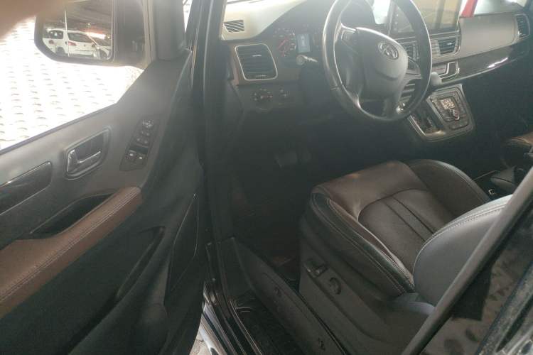 Used SAIC MAXUS G10 2018 PLUS 2.0T Automatic Luxury Executive Edition Driver Seat