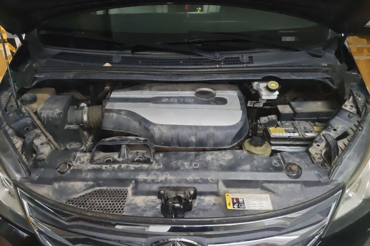 Used SAIC MAXUS G10 2018 PLUS 2.0T Manual Elite Edition Engine Bay