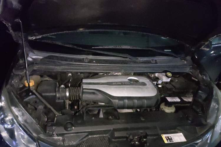 Used SAIC MAXUS G10 2018 PLUS 2.0T Automatic Elite Edition Engine Bay