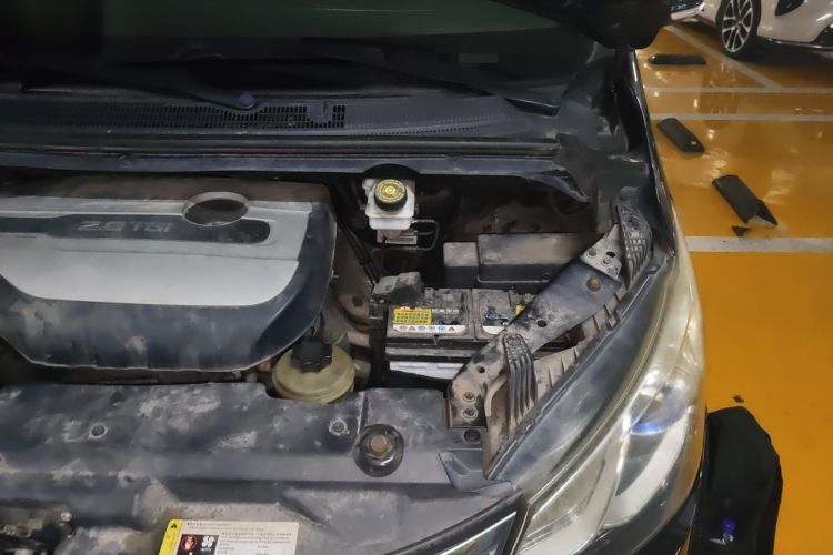 Used SAIC MAXUS G10 2018 PLUS 2.0T Manual Elite Edition Engine Bay Left