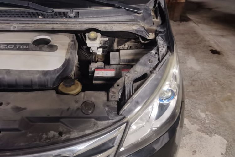 Used SAIC MAXUS G10 2018 PLUS 2.0T Automatic Elite Edition Engine Bay Left