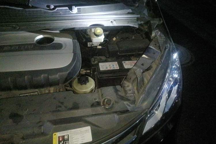 Used SAIC MAXUS G10 2018 PLUS 2.0T Manual Elite Edition Engine Bay Left