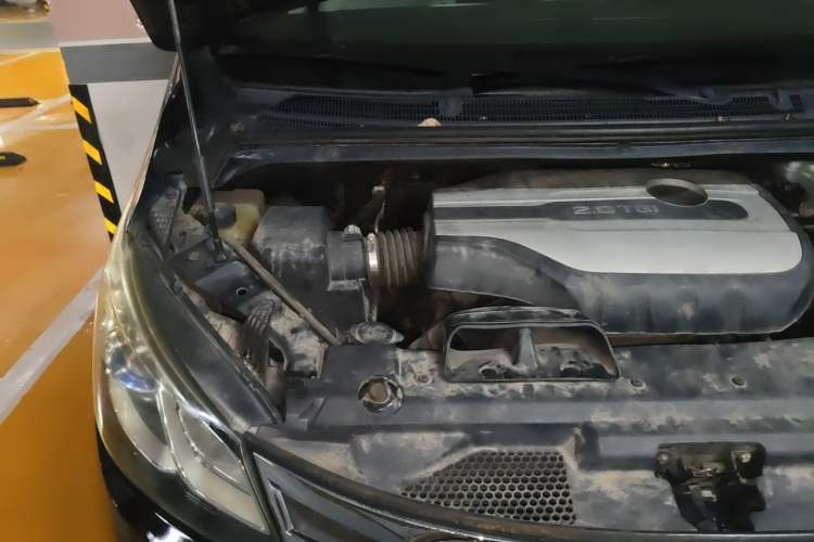 Used SAIC MAXUS G10 2018 PLUS 2.0T Manual Elite Edition Engine Bay Right