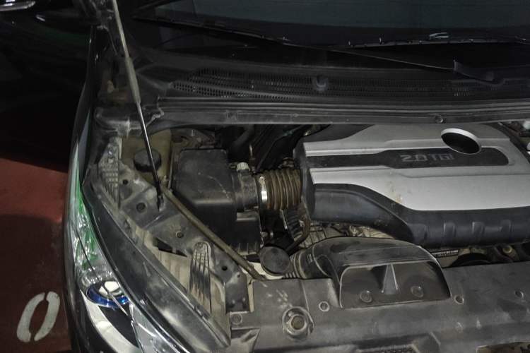 Used SAIC MAXUS G10 2018 PLUS 2.0T Manual Elite Edition Engine Bay Right