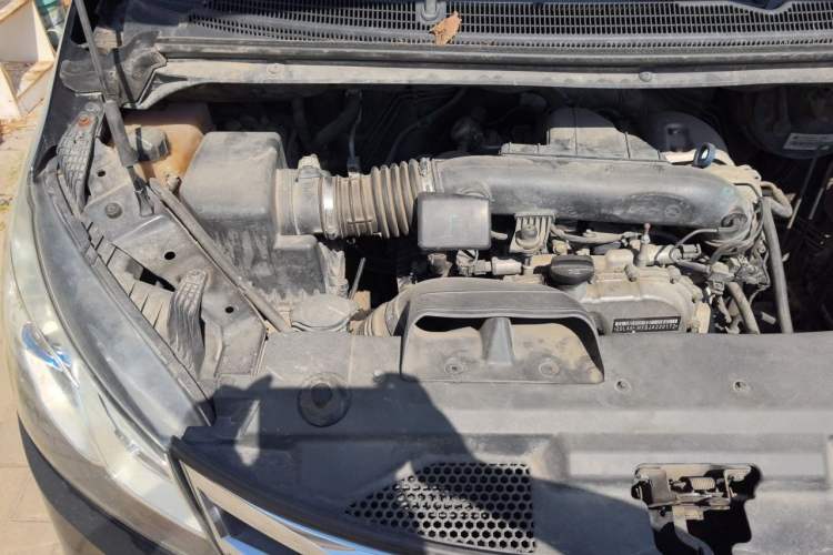Used SAIC MAXUS G10 2018 PLUS 2.0T Automatic Elite Edition Engine Bay Right