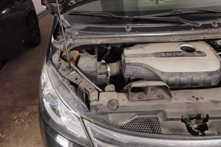 Used SAIC MAXUS G10 2018 PLUS 2.0T Automatic Elite Edition Engine Bay Right