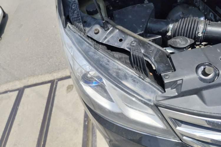 Used SAIC MAXUS G10 2018 PLUS 2.4L Manual Elite Edition Engine Bay Right