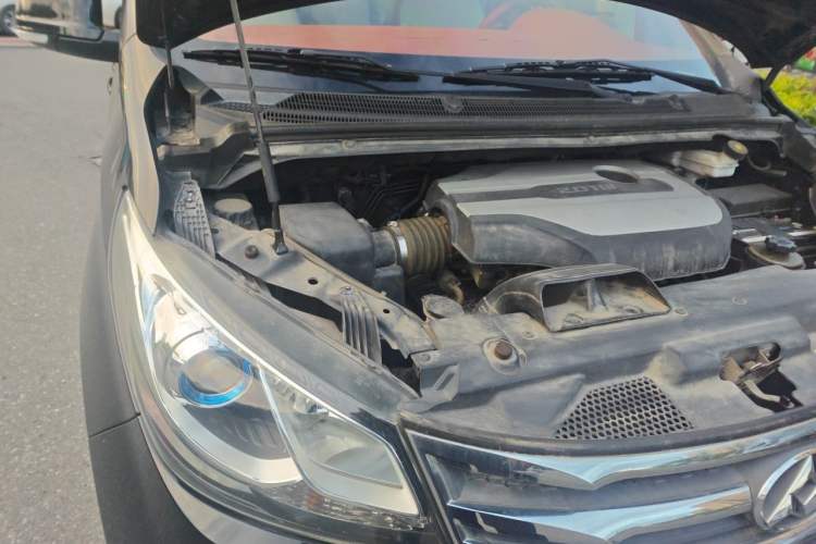 Used SAIC MAXUS G10 2018 PLUS 2.0T Automatic Elite Edition Engine Bay Right