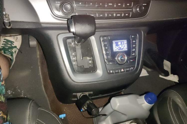 Used SAIC MAXUS G10 2018 PLUS 2.0T Automatic Elite Edition Gear Lever