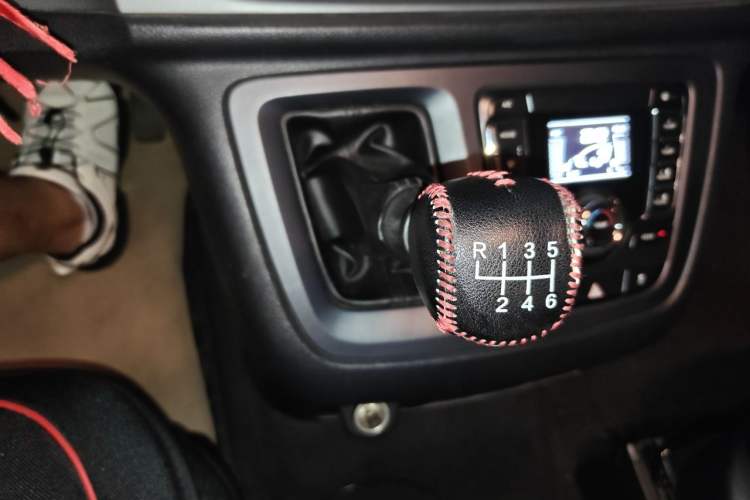 Used SAIC MAXUS G10 2018 PLUS 2.0T Manual Elite Edition Gear Lever