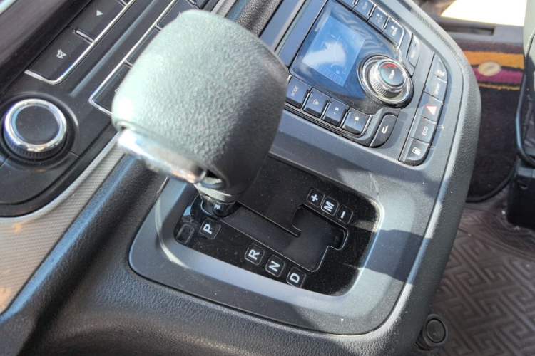 Used SAIC MAXUS G10 2018 PLUS 2.0T Automatic Elite Edition Gear Lever