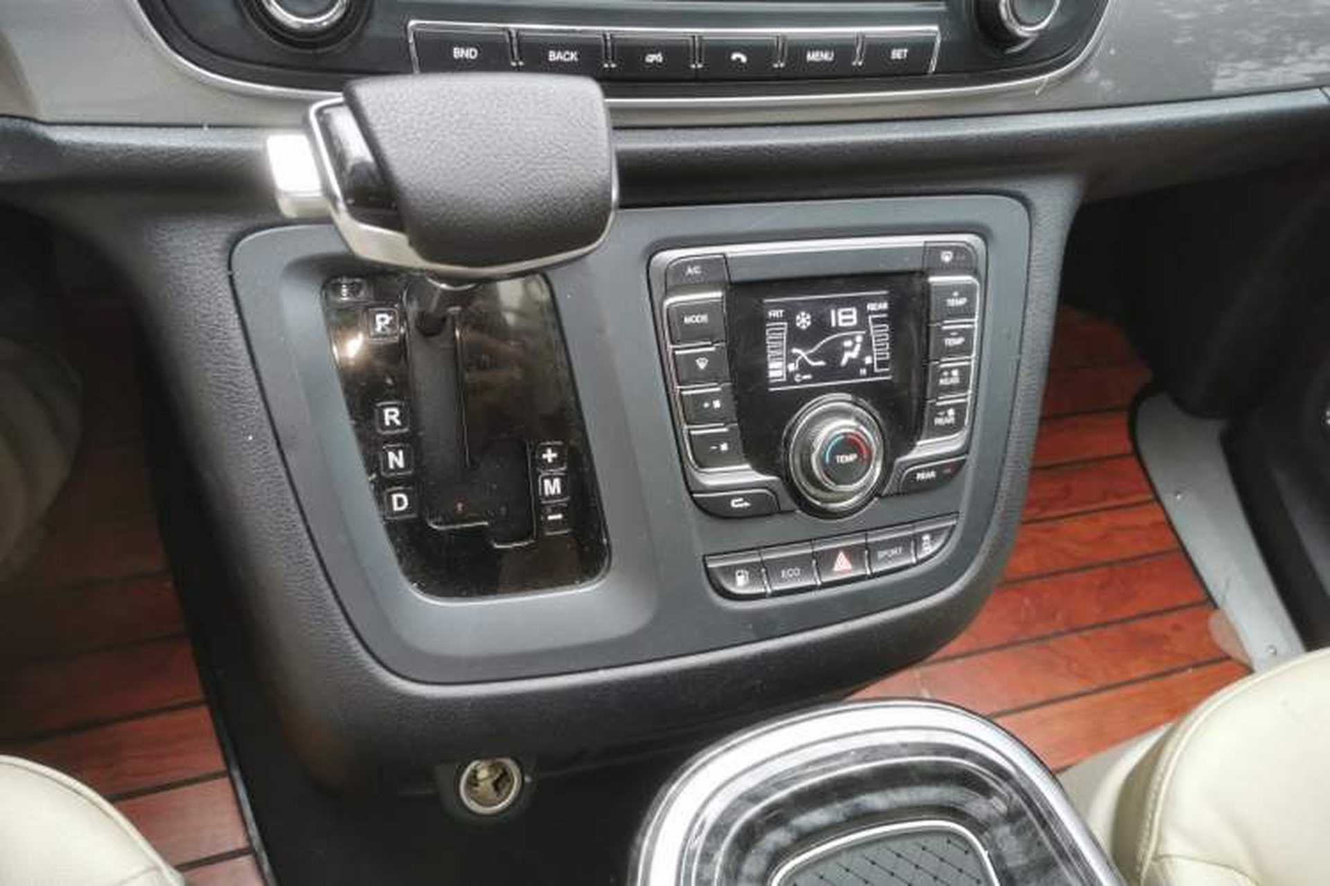 Used SAIC MAXUS G10 2018 PLUS 2.0T Automatic Elite Edition Gear Lever