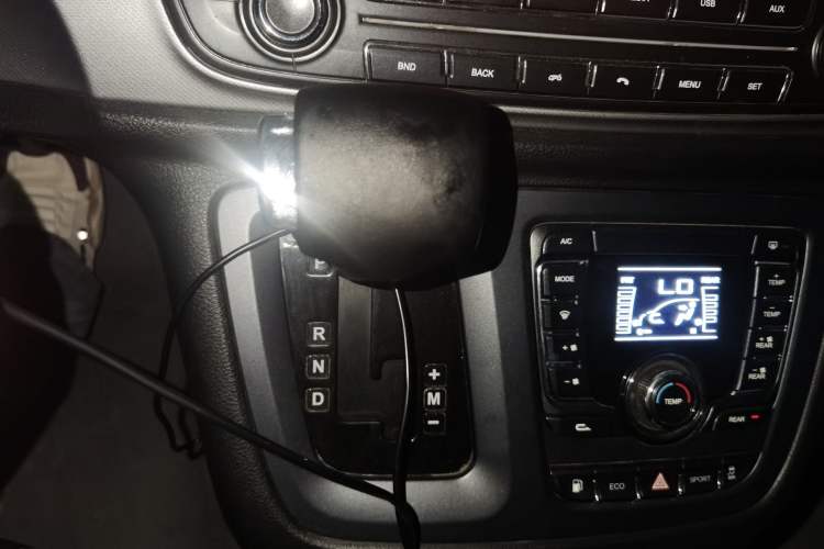 Used SAIC MAXUS G10 2018 PLUS 2.0T Automatic Elite Edition Gear Lever