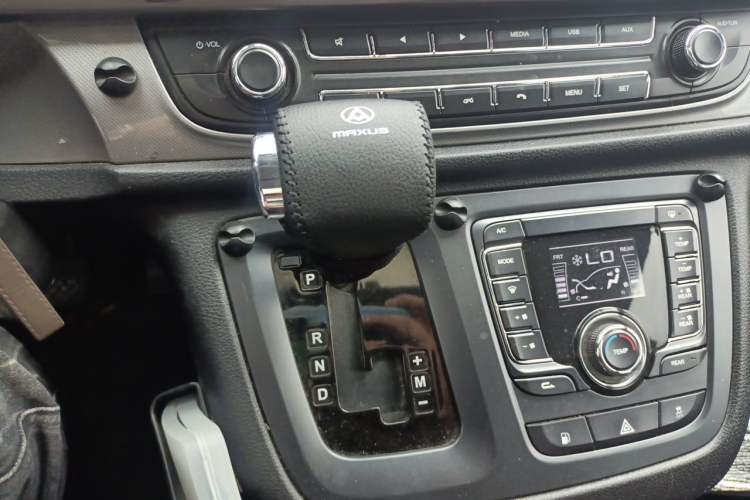 Used SAIC MAXUS G10 2018 PLUS 1.9T Automatic Elite Edition Diesel Gear Lever
