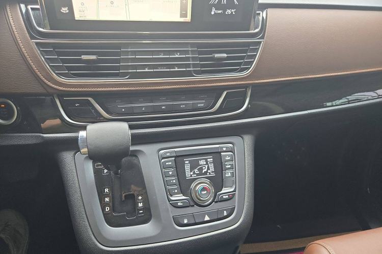 Used SAIC MAXUS G10 2018 PLUS 2.0T Automatic Luxury Executive Edition Gear Lever