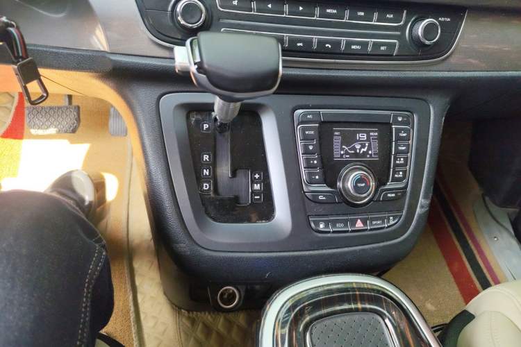 Used SAIC MAXUS G10 2018 PLUS 2.0T Automatic Elite Edition Gear Lever