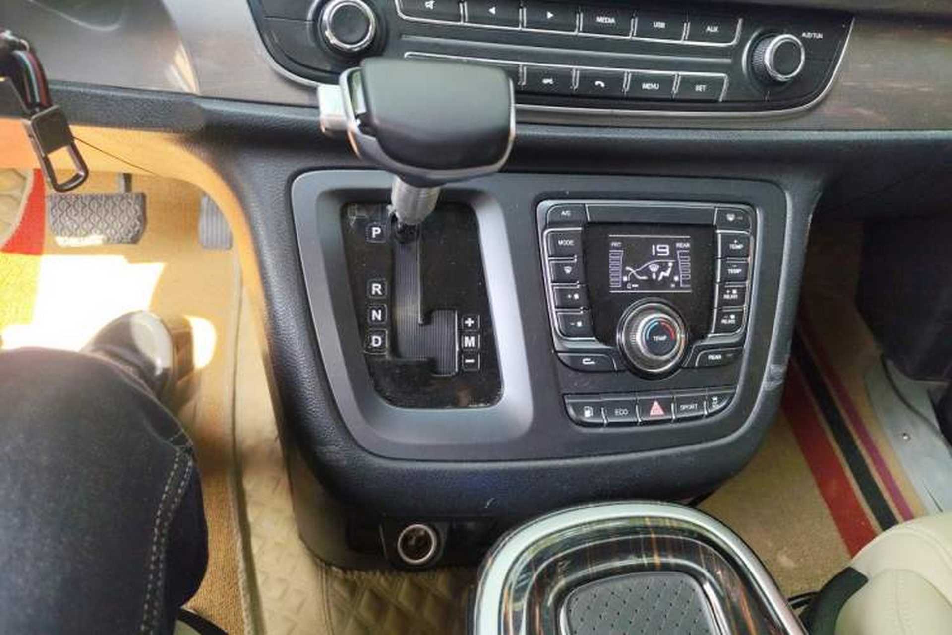 Used SAIC MAXUS G10 2018 PLUS 2.0T Automatic Elite Edition Gear Lever