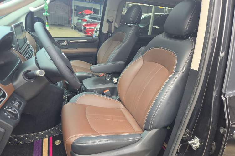 Used SAIC MAXUS G10 2018 PLUS 2.0T Automatic Luxury Executive Edition Interior 1