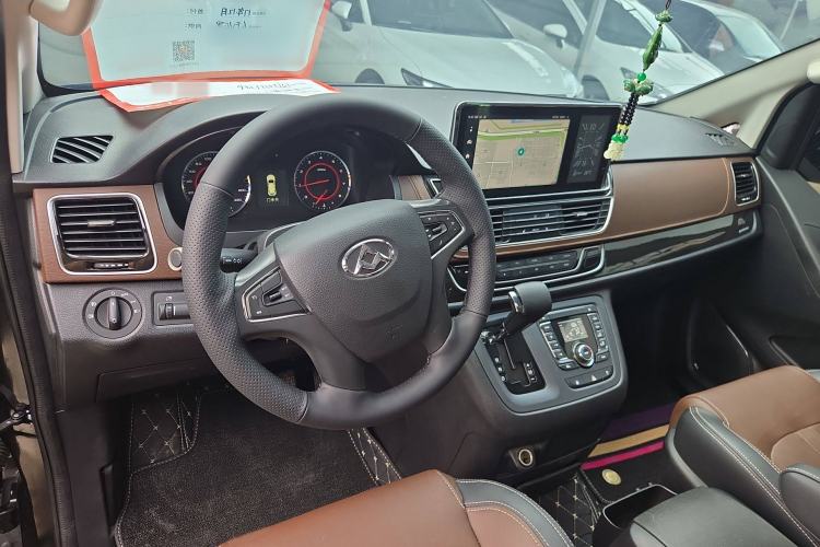 Used SAIC MAXUS G10 2018 PLUS 2.0T Automatic Luxury Executive Edition Interior 2