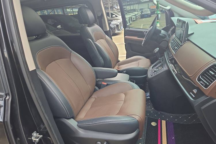 Used SAIC MAXUS G10 2018 PLUS 2.0T Automatic Luxury Executive Edition Interior 3