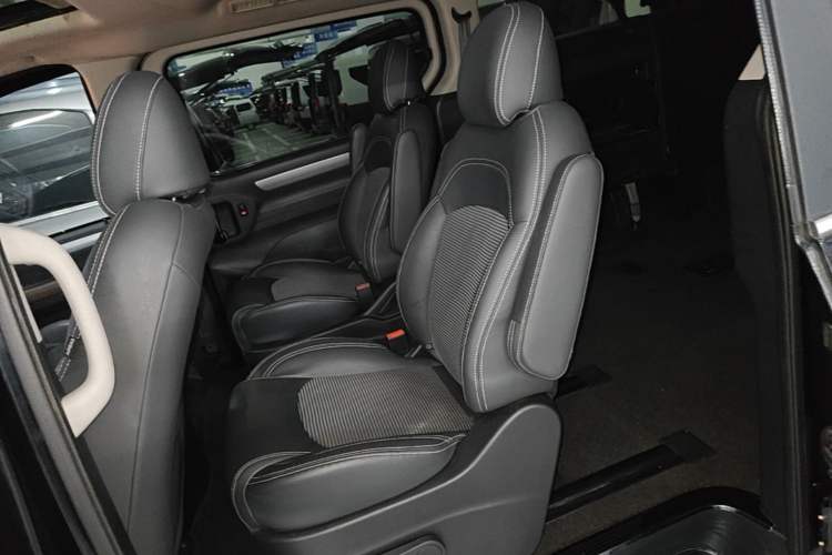 Used SAIC MAXUS G10 2018 PLUS 1.9T Automatic Luxury Edition Diesel Left Rear Seat