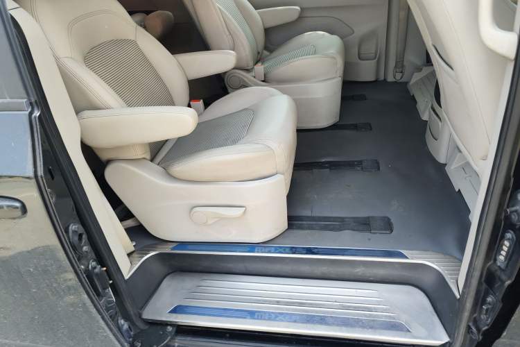 Used SAIC MAXUS G10 2018 PLUS 2.4L Manual Elite Edition Left Rear Seat