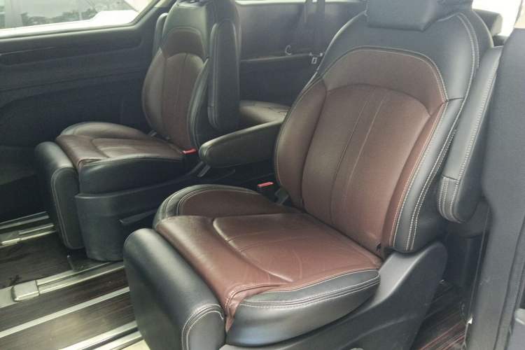 Used SAIC MAXUS G10 2018 PLUS 2.0T Automatic Luxury Executive Edition Left Rear Seat