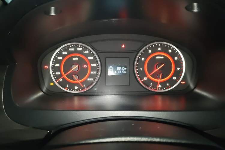 Used SAIC MAXUS G10 2018 PLUS 2.0T Manual Elite Edition Odometer Close Up