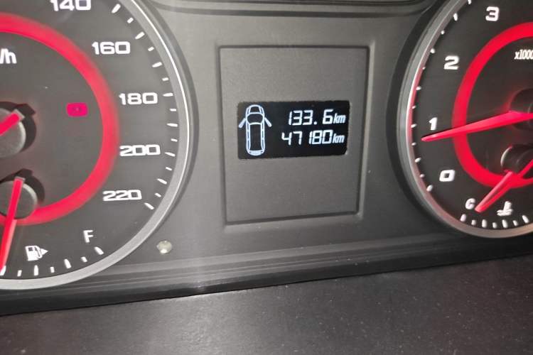 Used SAIC MAXUS G10 2018 PLUS 2.0T Manual Elite Edition Odometer Close Up