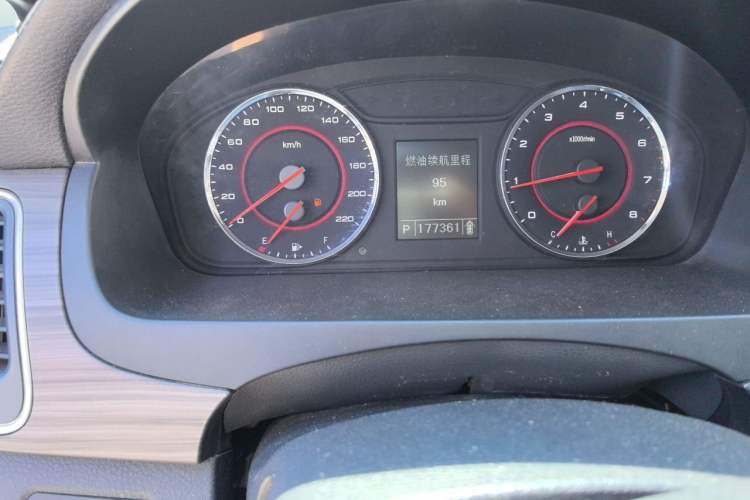 Used SAIC MAXUS G10 2018 PLUS 2.0T Automatic Elite Edition Odometer Close Up