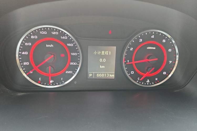 Used SAIC MAXUS G10 2018 PLUS 2.0T Automatic Luxury Executive Edition Odometer Close Up