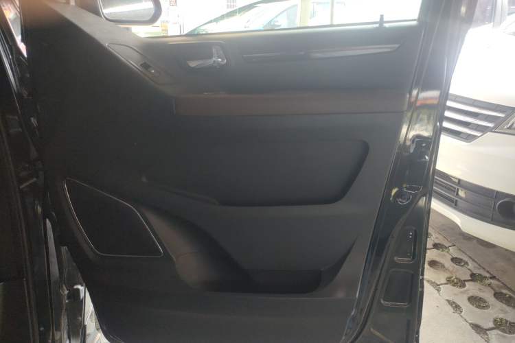 Used SAIC MAXUS G10 2018 PLUS 2.0T Automatic Luxury Executive Edition Right Front Door Interior