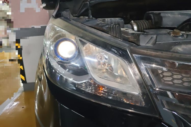 Used SAIC MAXUS G10 2018 PLUS 2.0T Manual Elite Edition Right Front Headlight